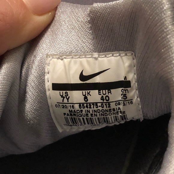 Boys size 7 Nike Huaraches dark grey - Picture 3 of 4